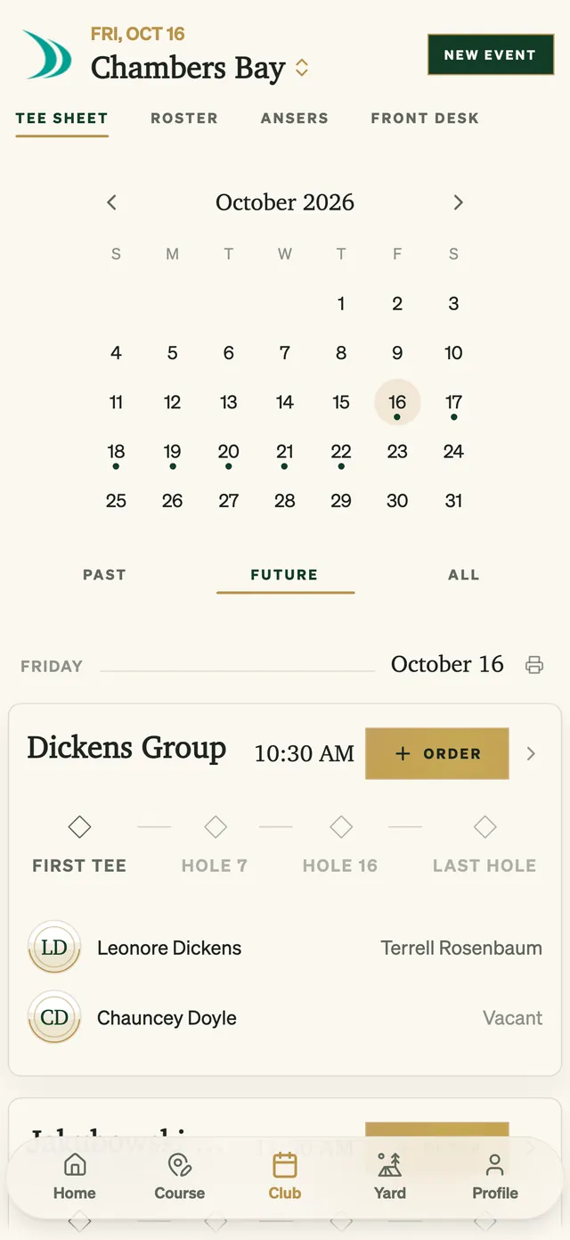 Der ClubOffice Tee Sheet: ein Monatskalender über den Tee Times des Tages, jede mit ihrer Gruppe und ihrem Caddie